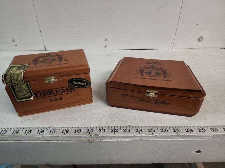 PAIR OF WOOD CIGAR BOXES Isabell Auction