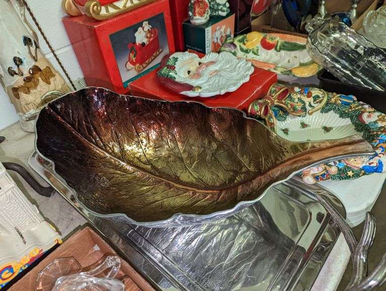 10IN. X 18IN. DECORATIVE METAL LEAF BOWL Isabell Auction