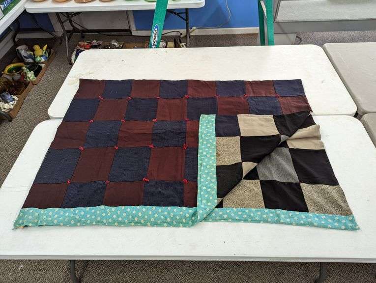 VINTAGE HANDTIED QUILT Isabell Auction