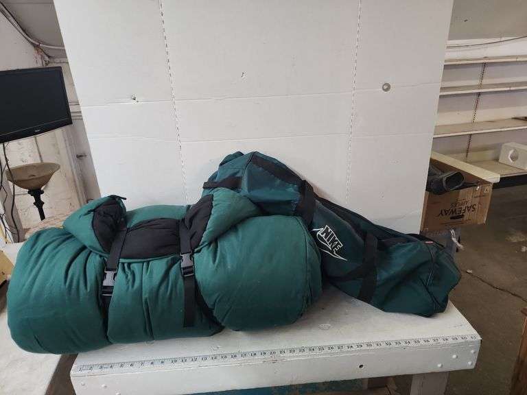 NIKE DUFFLE BAG & SLEEPING BAG Isabell Auction