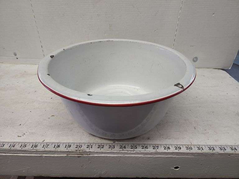 15 IN. WIDE ENAMEL PAN Isabell Auction