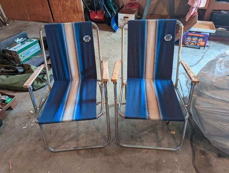 PAIR OF FOLDING LAWN CHAIRS Isabell Auction