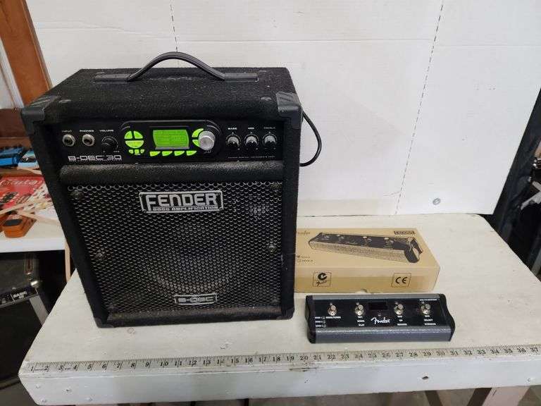 FENDER BDEC 30 BASS AMP & FENDER ULT4 FOOT SWITCH LIGHTS UP, UNTESTED