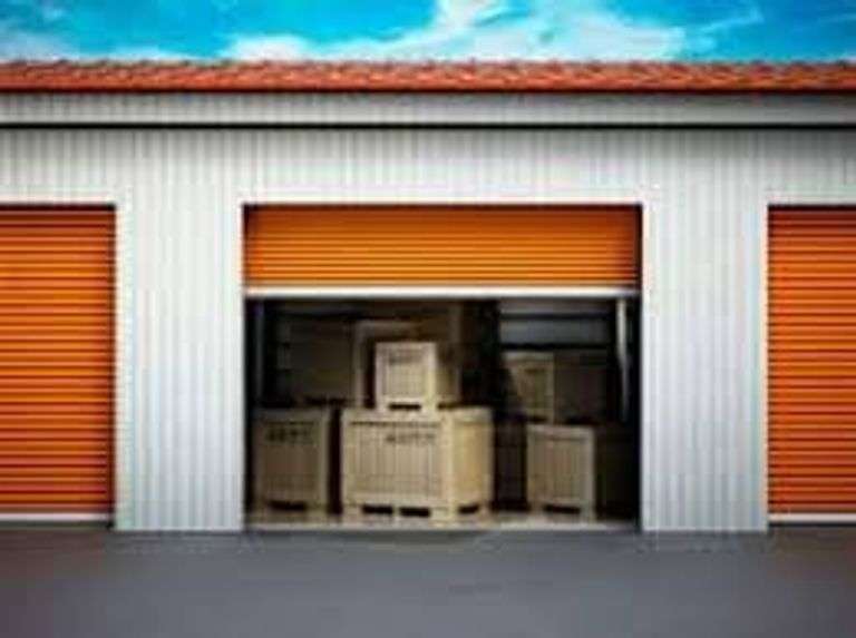 STORAGE UNIT AUCTION