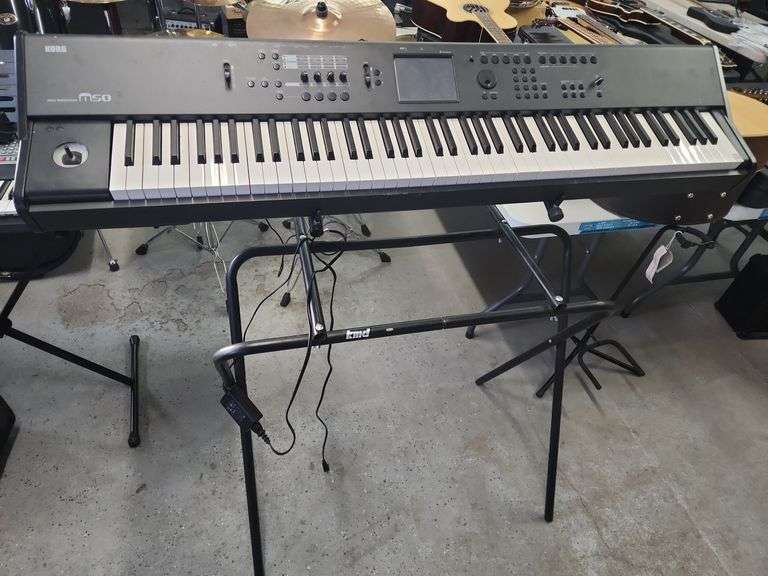 M50 MUSIC WORKSTATION KEYBOARD WITH STAND (LIGHTS UP, UNTESTED