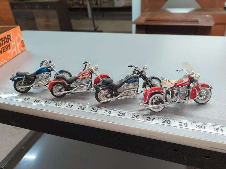 (4) COLLECTIBLE HARLEY DAVIDSON MOTORCYCLE MODELS Isabell Auction