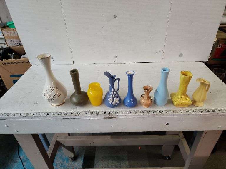 ASSORTED VASES Isabell Auction