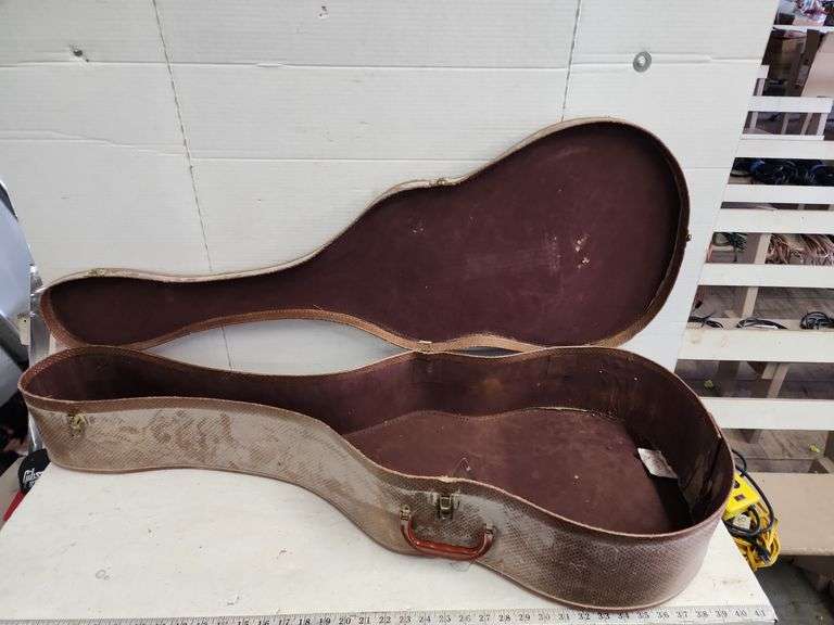 VINTAGE GUITAR CASE Isabell Auction