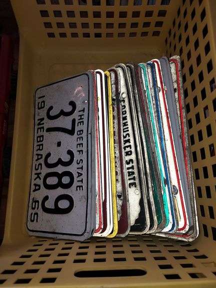 BASKET OF ASSORTED METAL LICENSE PLATES - Isabell Auction