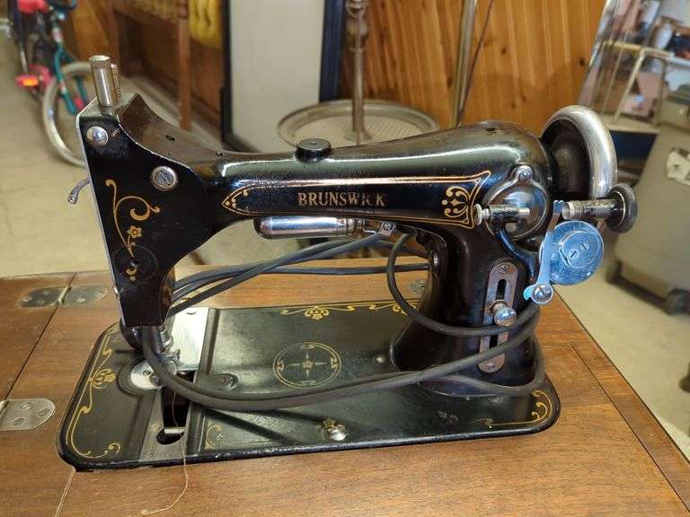 VINTAGE BRUNSWICK SEWING MACHINE IN Isabell Auction