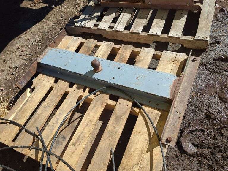 STEEL GOOSENECK HITCH PLATE Isabell Auction