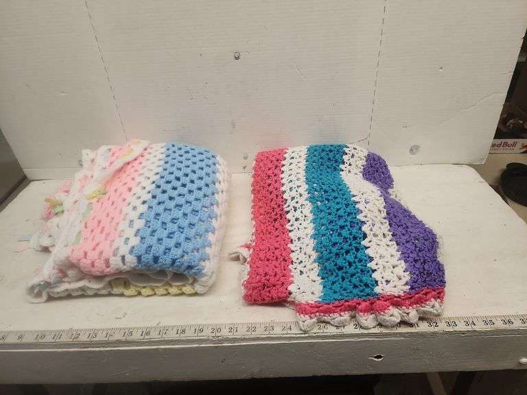 PAIR OF AFGHAN BLANKETS Isabell Auction