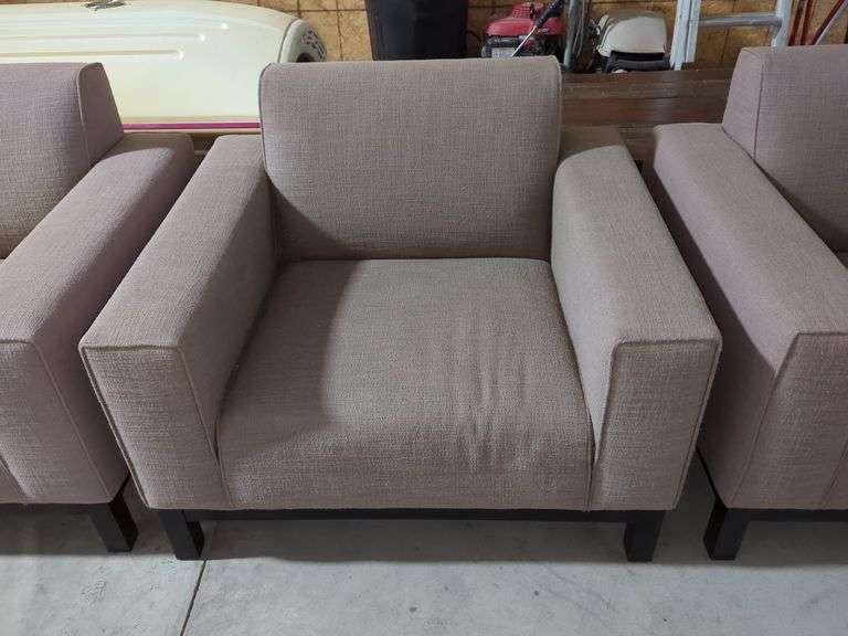 41" WIDE ARM CHAIR Isabell Auction