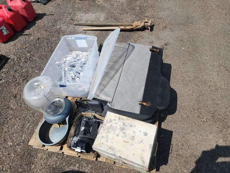 (OUT) SEAT, CHRISTMAS LIGHTS, DOG WATERER, PHONES, BREAN BOX Isabell