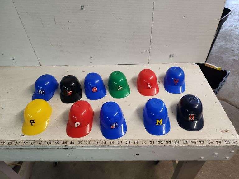 MINIATURE BASEBALL HELMETS Isabell Auction