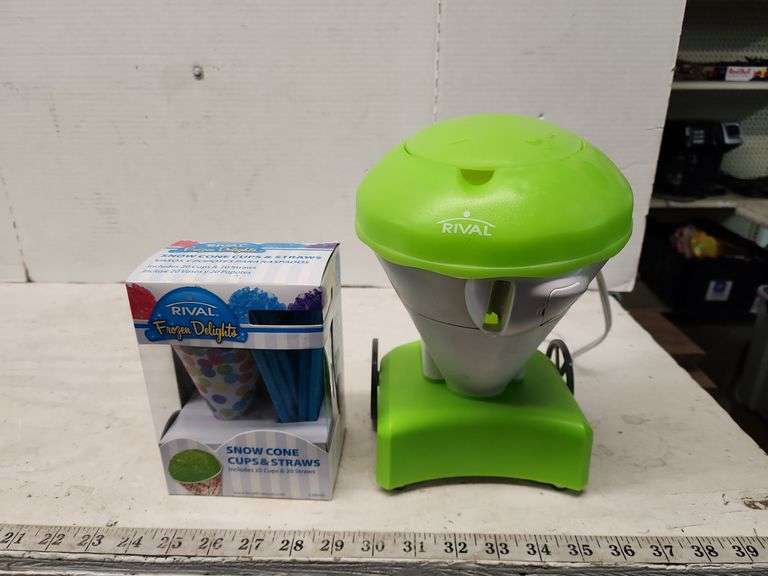SNOW CONE MAKER & CUPS Isabell Auction