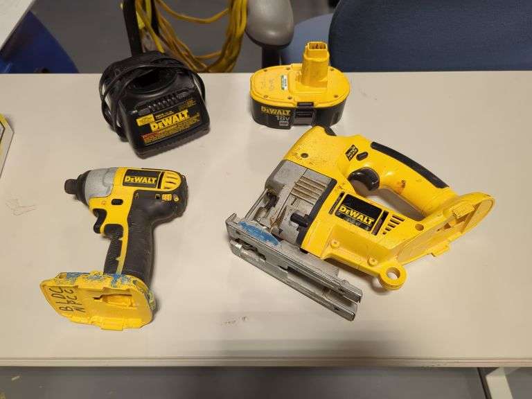 DEWALT 18V. CORDLESS JIGSAW, IMPACT DRIVER, BATTERY, & CHARGER