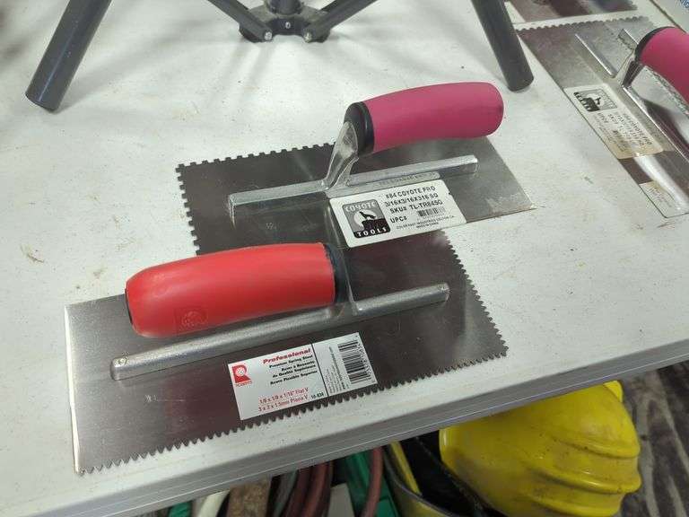 COYOTE PRO & ROBERTS NOTCHED TROWELS Isabell Auction