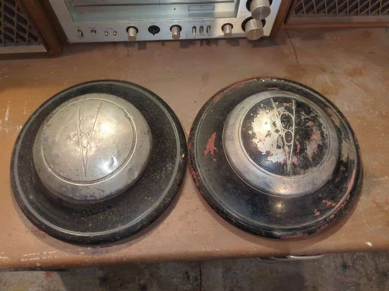 (2) VINTAGE FORD V8 HUBCAPS Isabell Auction