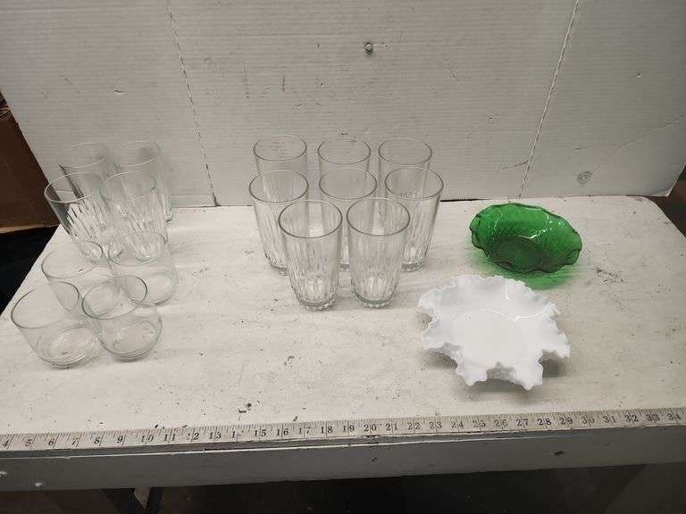 DRINKING GLASSES, COLLECTOR DISHES Isabell Auction