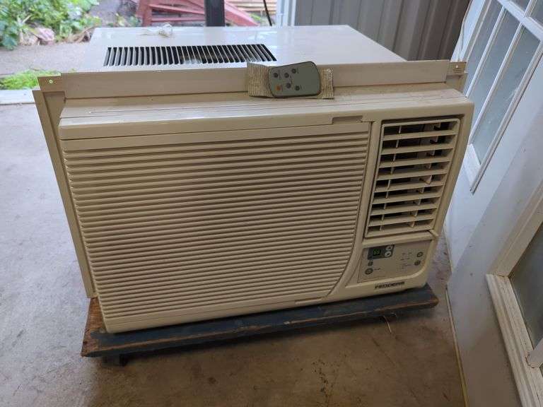 FEDDERS 24" 110V WINDOW AIR CONDITIONER WITH REMOTE - Isabell Auction