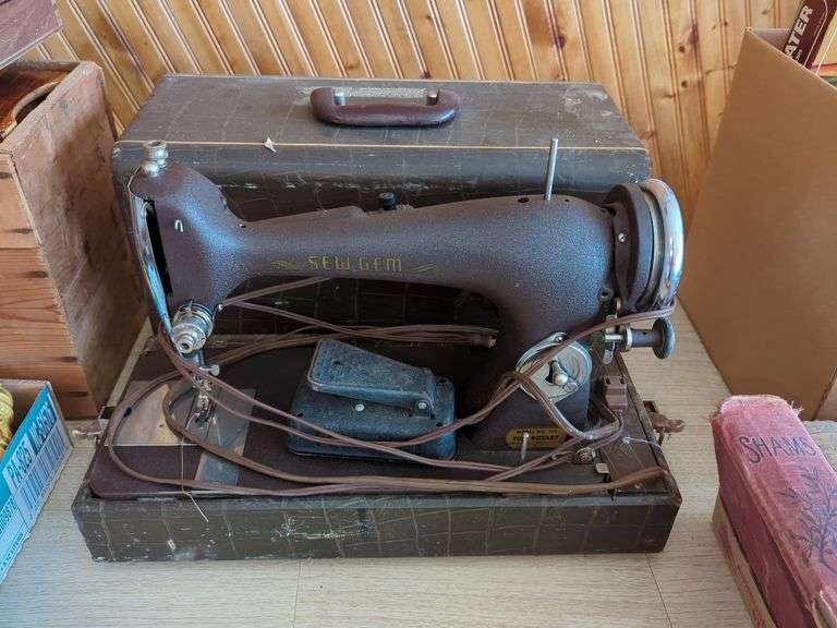 VINTAGE SEWGEM FULL ROTARY SEWING MACHINE WITH CASE Isabell Auction