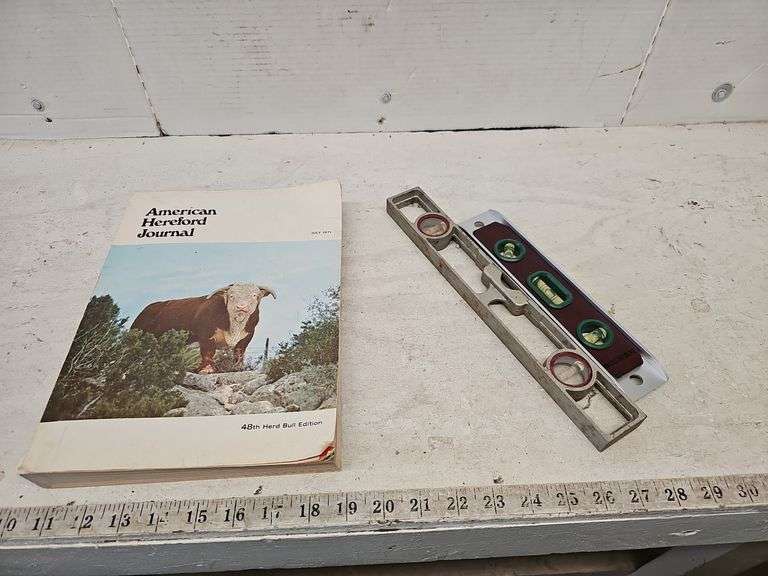 1971 AMERICAN HEREFORD JOURNAL & PAIR OF LEVELS Isabell Auction