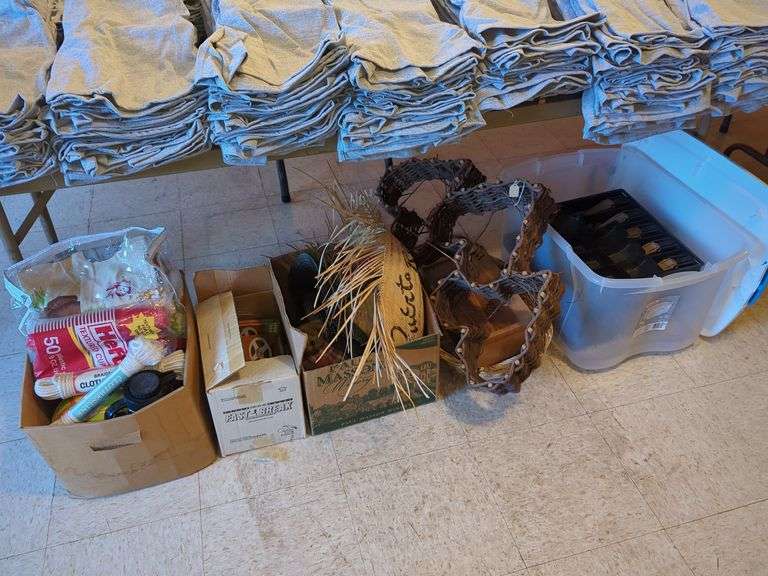 CLOTHESLINE, FILM, HATS, DECOR, CASH DRAWER INSERTS, TOTE WITH LID, ETC... Isabell Auction