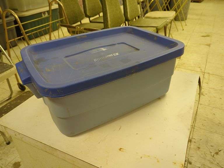 RUBBERMAID ROUGHNECK 10GALLON STORAGE TOTE WITH LID Isabell Auction