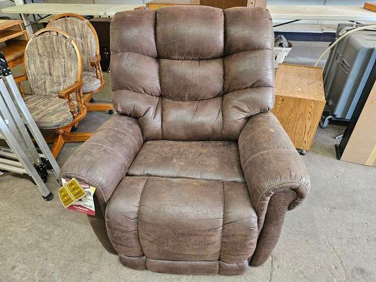 HOME STRETCH RECLINER WITH TAGS Isabell Auction