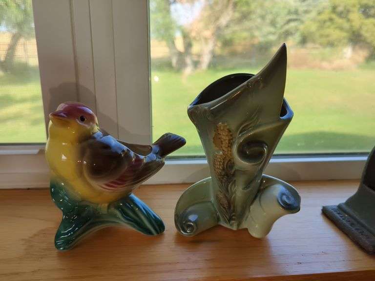 ( 5” ) VINTAGE BIRD VASE, AND ( 7” ) VINTAGE BUD VASE Isabell Auction