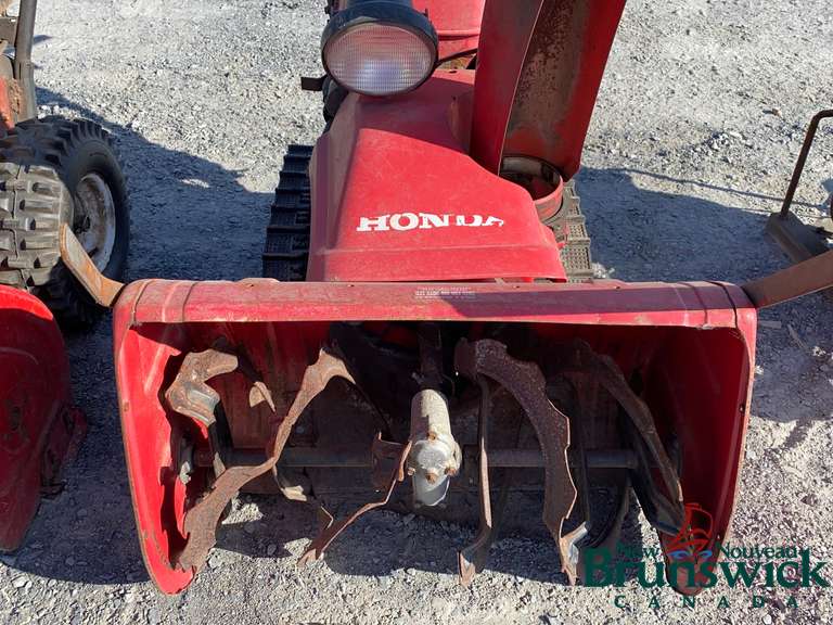 Honda HS928 Tracked Snowblower Jardine Auctioneers Honda HS928 Tracked Snowblower Jardine Auctioneers