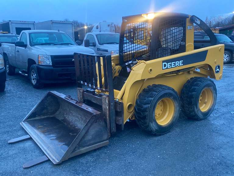 2007 John Deere 317 Skid Steer BUCKET AND FORKS Jardine Auctioneers