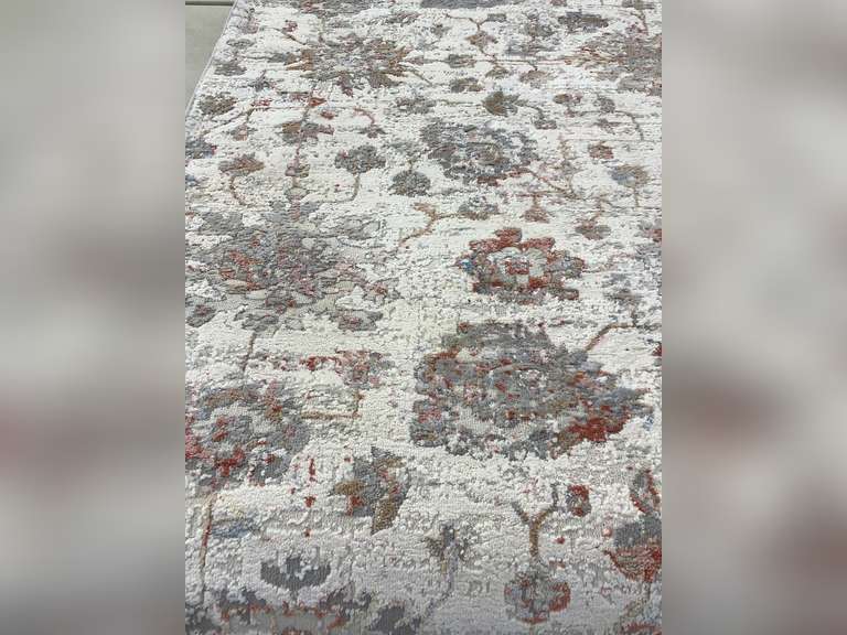 Brio Area Rug 6’6x9’ Jardine Auctioneers