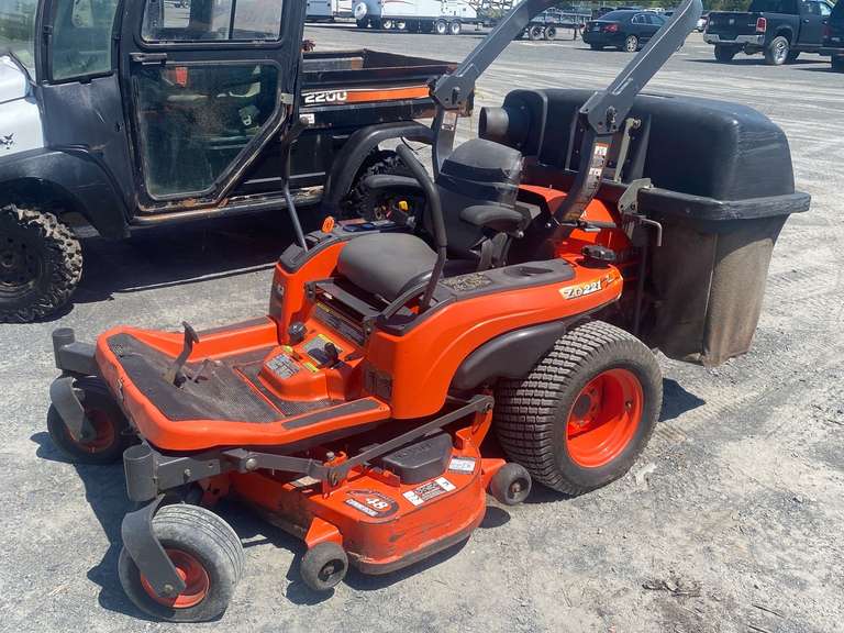 Kubota ZD221 Diesel Zero Turn Commercial Mower with Bagger Jardine