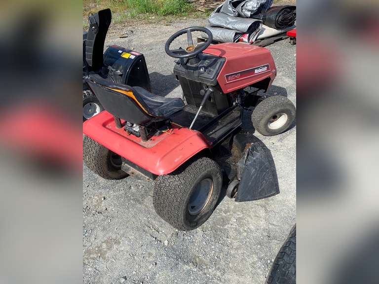 Mastercraft 12.5HP Lawn Tractor Jardine Auctioneers