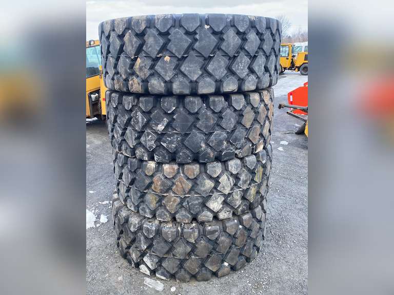 (4) 20.5x25 Wheel Loader TiresNew unused Jardine Auctioneers