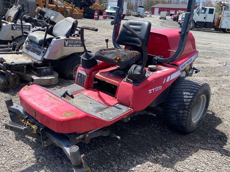 Massey Ferguson ZT29 Zero Turn Mower (parts only) Jardine Auctioneers