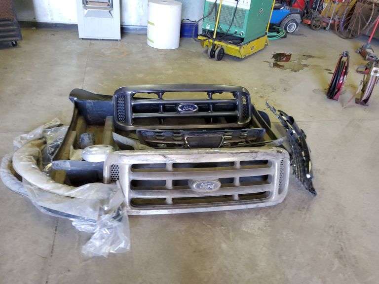 Pallet Ford Grills Bumpers Air Dams Raton NM J&J Auctioneers LLC