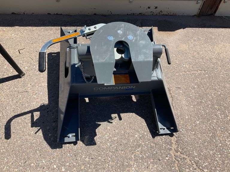 BW Companion 5th Wheel HitchAlbuquerque, NM J&J Auctioneers LLC