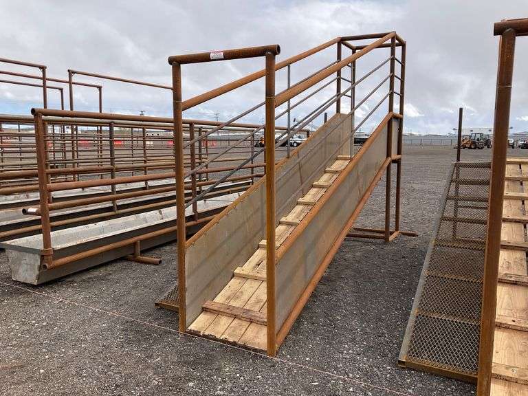 Livestock Loading Chute J&J Auctioneers LLC