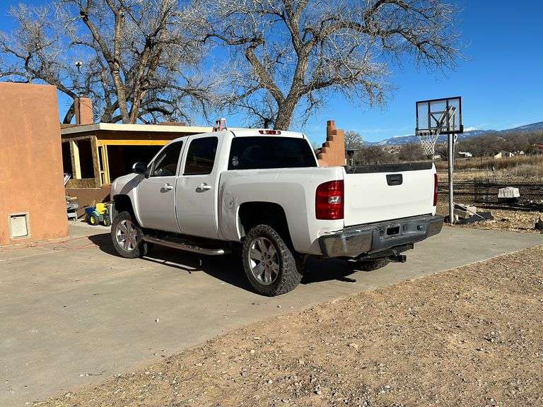 2010 Chevy 1500 Silverado Crew Cab Pickup Espanola, N.M. J&J Auctioneers LLC