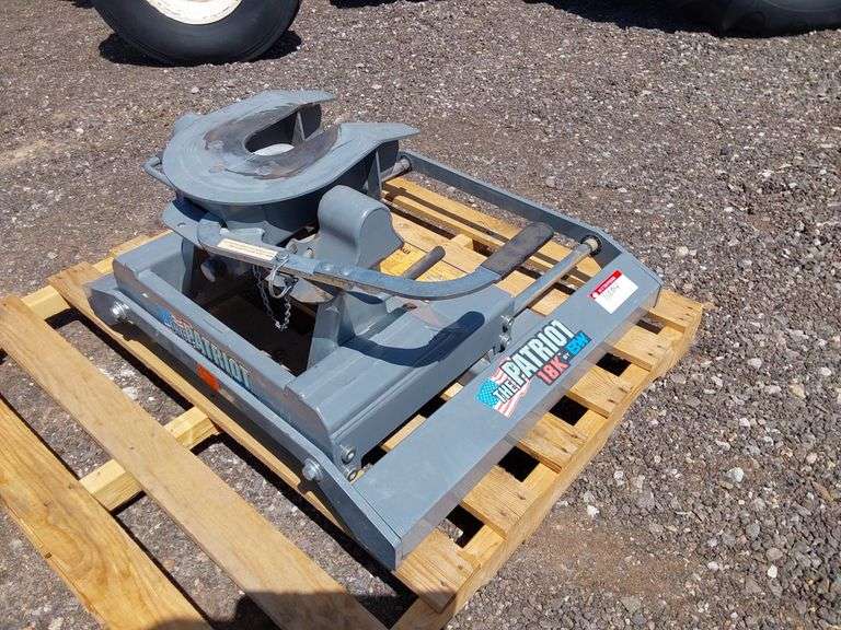 B&W 18k sliding fifthwheel hitch J&J Auctioneers LLC
