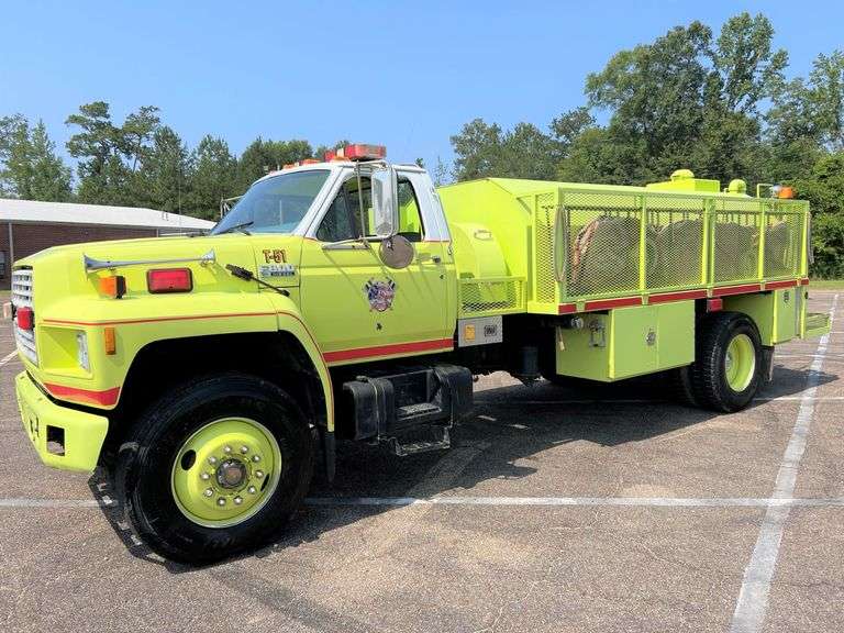1994 Ford F800 Regular Cab Tanker Fire Rescue Truck (78,199 Actual Miles)