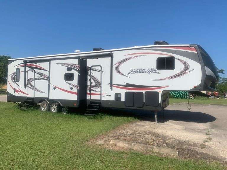2016 Forest River Vengeance Toy Hauler 5th Wheel RV
