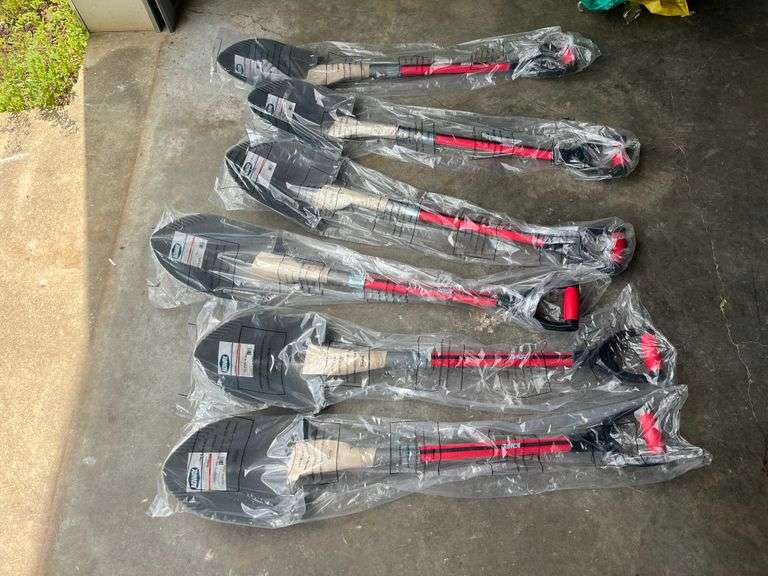 NEW/UNUSED Agway D-Handle Round Point Shovels