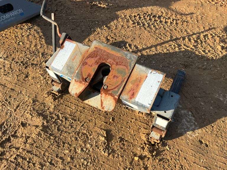 Fifth Wheel Hitch For Pickup Truck