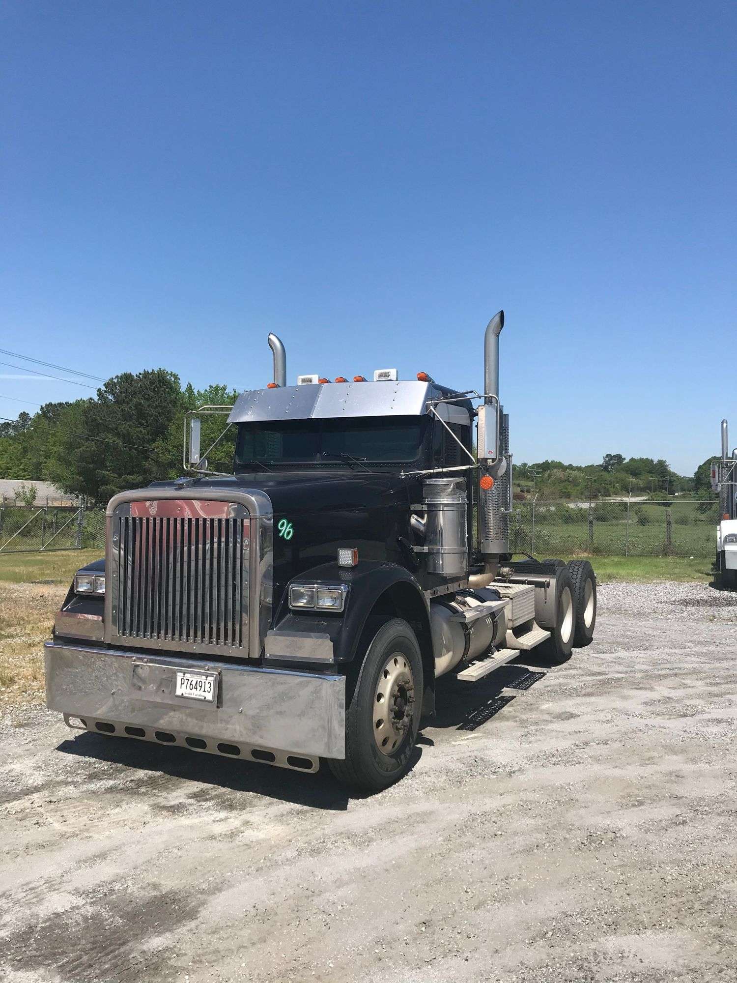 2004 FREIGHTLINER CLASSIC VIN: 1FUJF6CK94DM34315 TANDEM AXLE DAY 