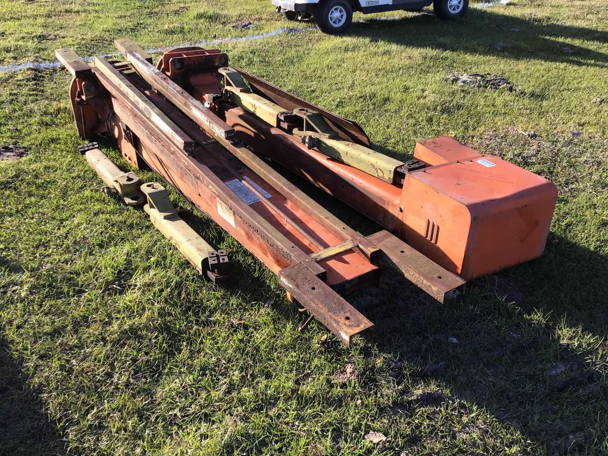 GLOBE AFF-7071-1 SN: 1774-K 83 2 POST AUTOMOTIVE LIFT - Jeff