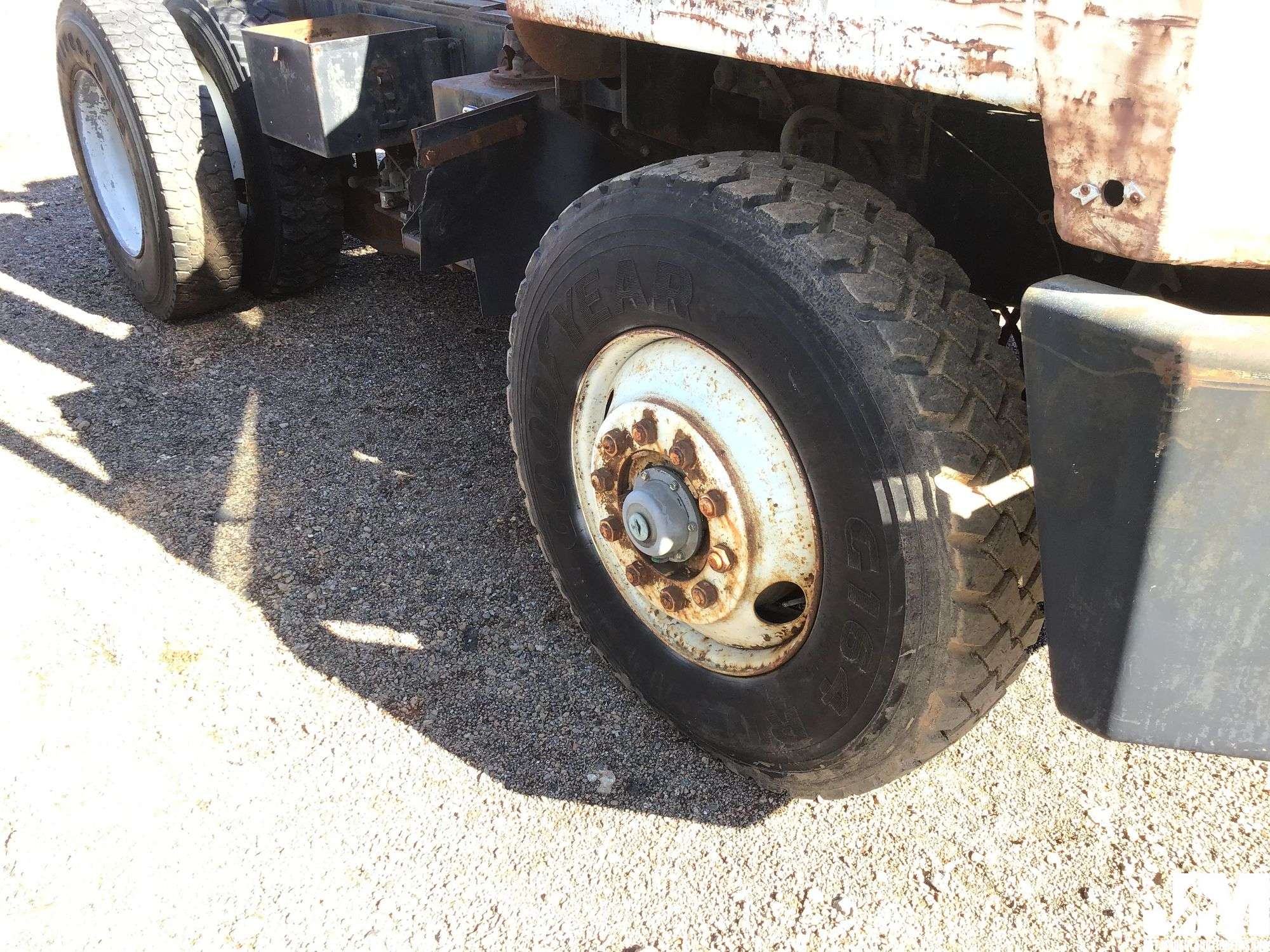 CAPACITY 146675 VIN: 063099577 SINGLE AXLE TOTER TRUCK